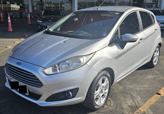 FORD FIESTA 1.6 SE HATCH 16V FLEX 4P POWERSHIFT FORD FIESTA 1.6 SE HATCH 16V FLEX 4P POWERSHIFT